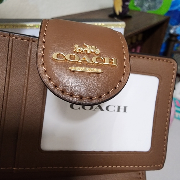 NWT Coach Signature Corner Zip wallet - Picture 7 of 10